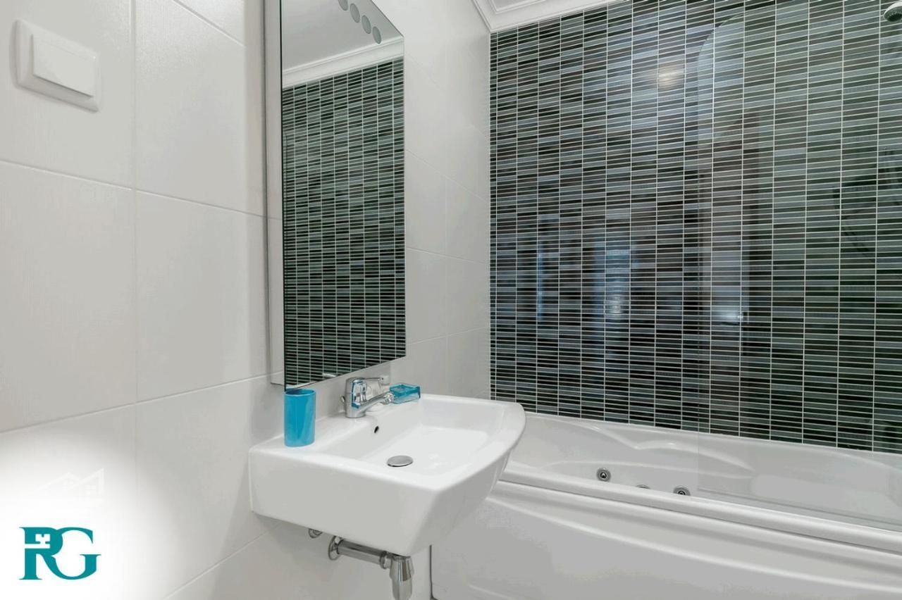 With Pools And Parking #1934 Apartamento